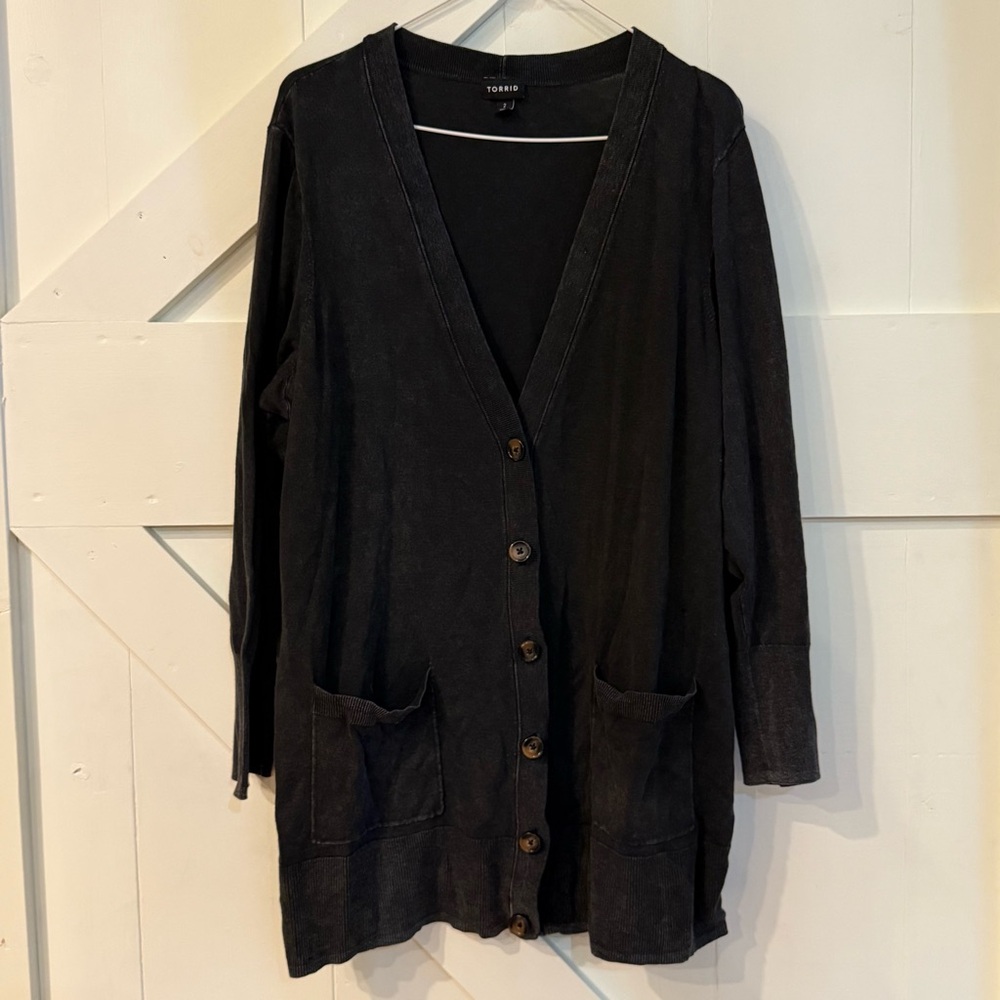 Torrid‎ Women’s Black Longline Button Front Cardigan Size 2 (US 2X) *Has Flaw*